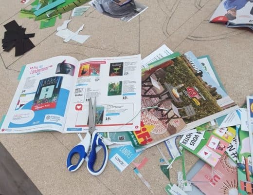 Magazines et ciseaux sur une table