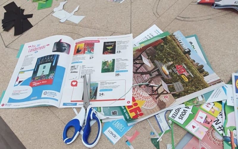 Magazines et ciseaux sur une table